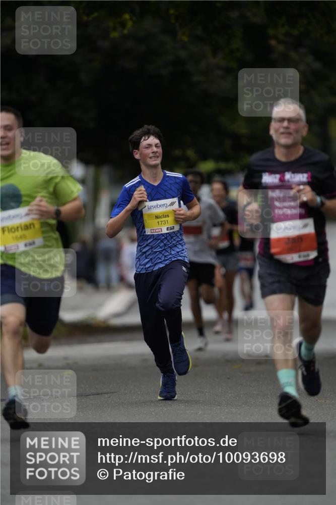 30.08.2026 - Blankeneser Heldenlauf Patografie http://msf.ph/oto/10093698 30.08.2026 09:31:41 Ziel 1645, 3598, 3627 meine-sportfotos.de
