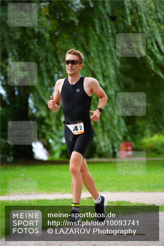 30.08.2026 - Elbe Triathlon Hamburg LAZAROV Photography http://msf.ph/oto/10093741 30.08.2026 15:19:17 Laufen 400, 42 meine-sportfotos.de