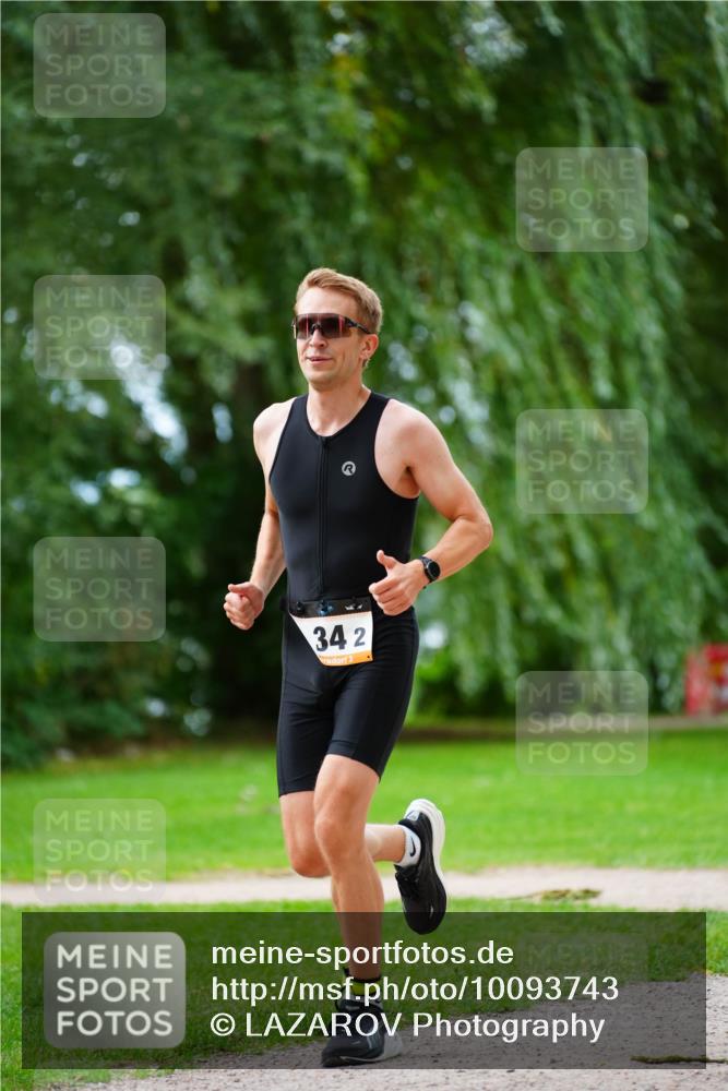 30.08.2026 - Elbe Triathlon Hamburg LAZAROV Photography http://msf.ph/oto/10093743 30.08.2026 15:19:17 Laufen 34, 2, 3 meine-sportfotos.de