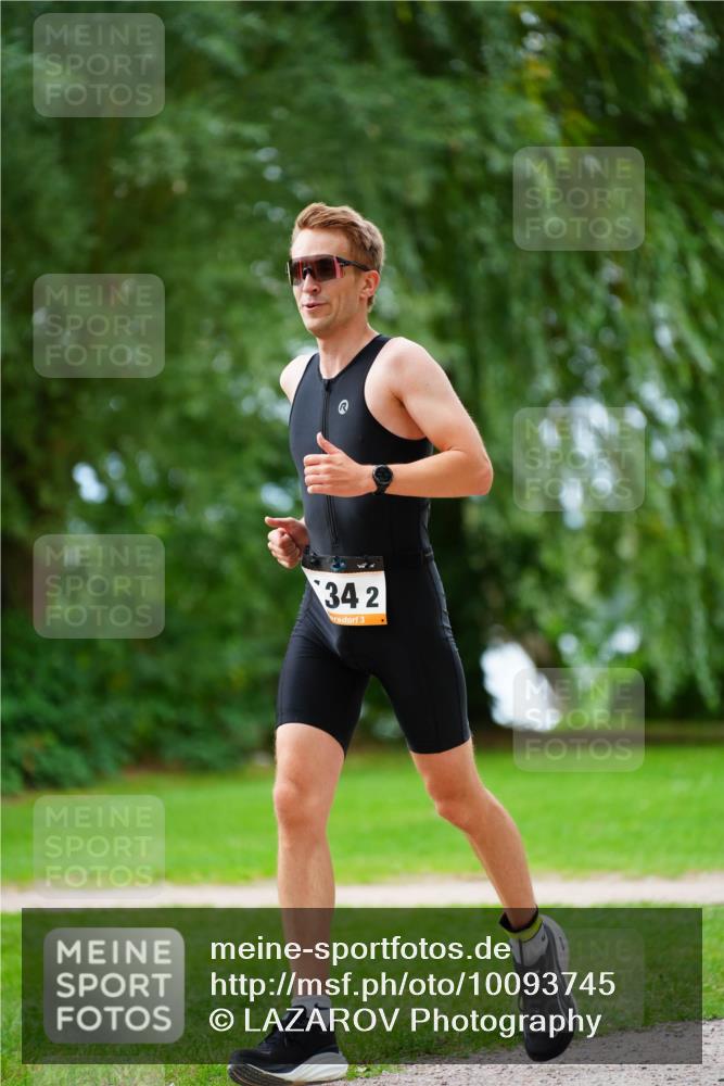 30.08.2026 - Elbe Triathlon Hamburg LAZAROV Photography http://msf.ph/oto/10093745 30.08.2026 15:19:17 Laufen 34, 2, 3 meine-sportfotos.de