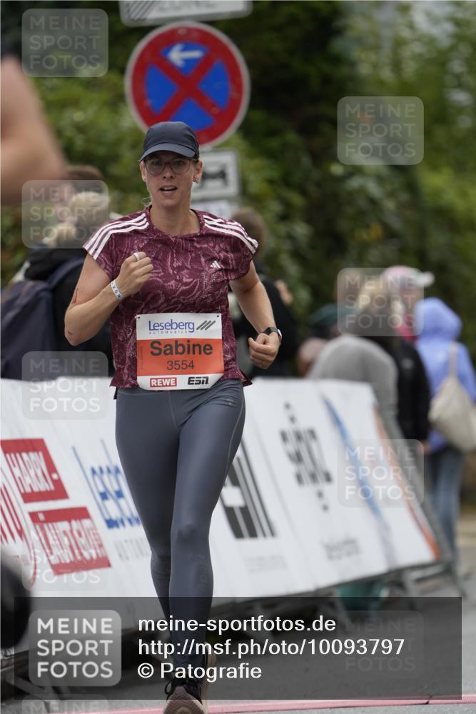 30.08.2026 - Blankeneser Heldenlauf Patografie http://msf.ph/oto/10093797 30.08.2026 09:32:35 Ziel 1439, 3536, 3554 meine-sportfotos.de