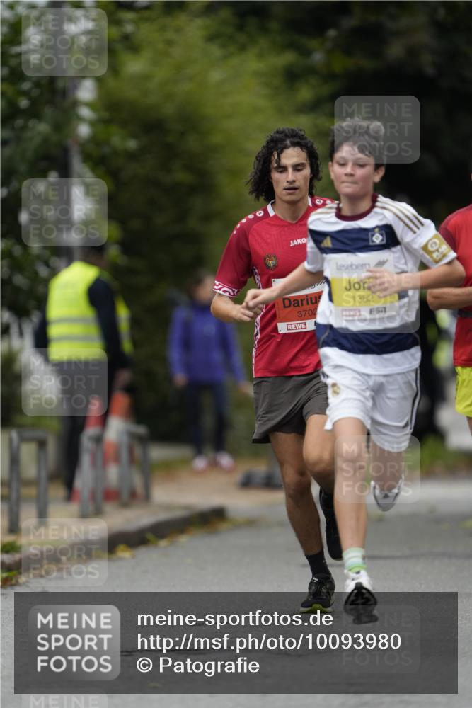 30.08.2026 - Blankeneser Heldenlauf Patografie http://msf.ph/oto/10093980 30.08.2026 09:34:15 Ziel 1226, 1382, 1800, 3636, 3702 meine-sportfotos.de