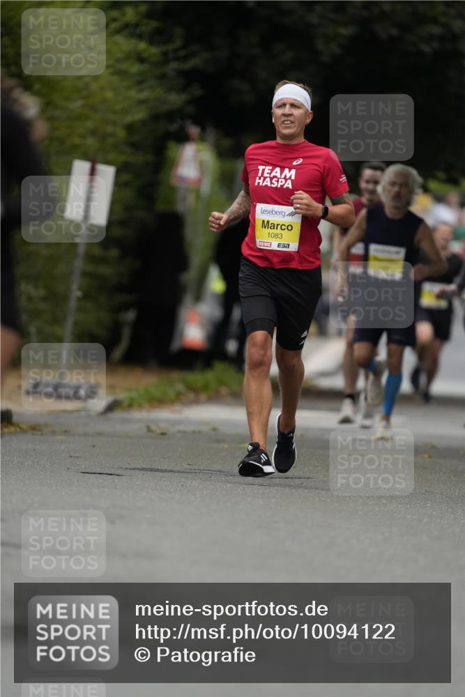 30.08.2026 - Blankeneser Heldenlauf Patografie http://msf.ph/oto/10094122 30.08.2026 09:35:30 Ziel 3549, 3578, 3579 meine-sportfotos.de