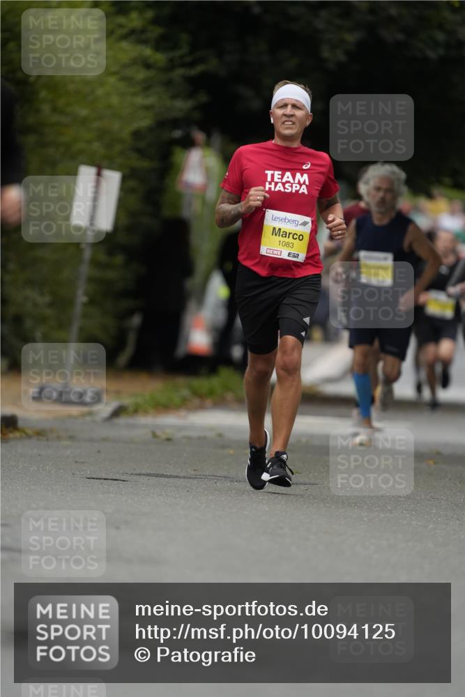 30.08.2026 - Blankeneser Heldenlauf Patografie http://msf.ph/oto/10094125 30.08.2026 09:35:31 Ziel 3549, 3578, 3579 meine-sportfotos.de