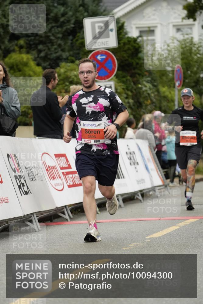 30.08.2026 - Blankeneser Heldenlauf Patografie http://msf.ph/oto/10094300 30.08.2026 09:37:09 Ziel 1330, 1393, 1525, 1696, 3506, 3629 meine-sportfotos.de