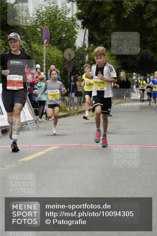 30.08.2026 - Blankeneser Heldenlauf Patografie http://msf.ph/oto/10094305 30.08.2026 09:37:10 Ziel 1330, 1393, 1525, 1696, 3506, 3629 meine-sportfotos.de