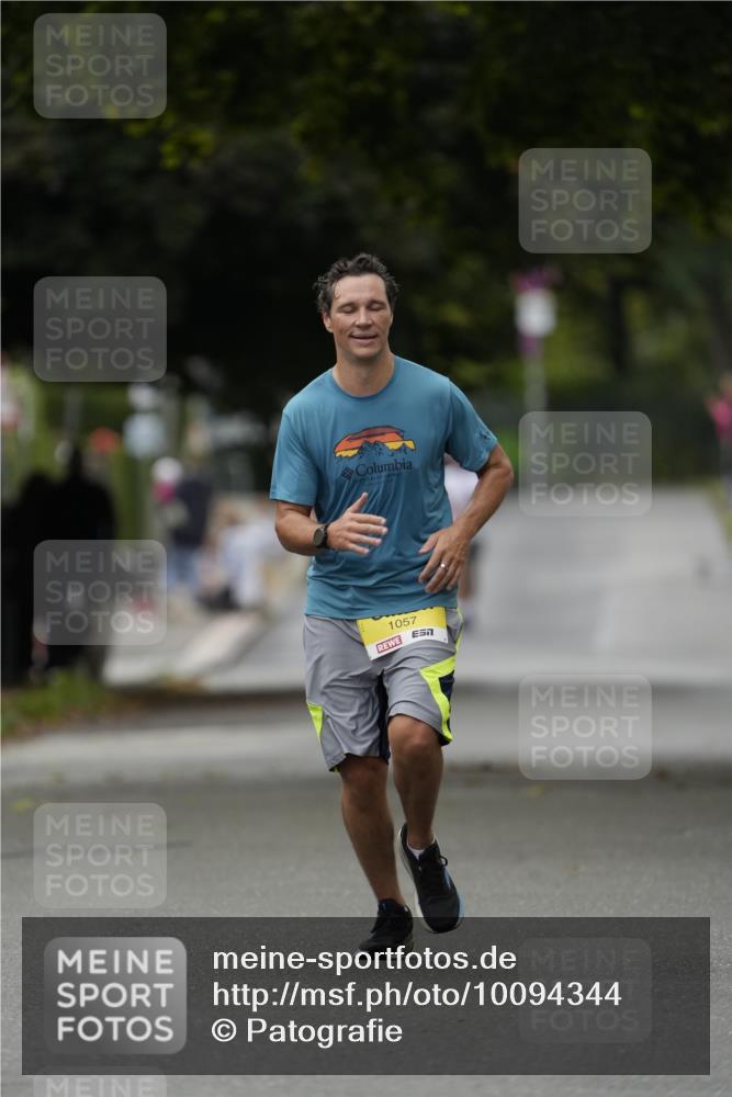 30.08.2026 - Blankeneser Heldenlauf Patografie http://msf.ph/oto/10094344 30.08.2026 09:37:28 Ziel 1057, 1118, 1172, 1805, 3665 meine-sportfotos.de