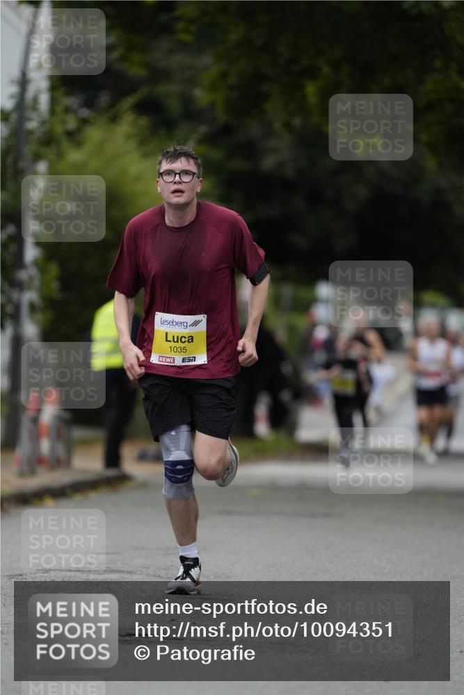 30.08.2026 - Blankeneser Heldenlauf Patografie http://msf.ph/oto/10094351 30.08.2026 09:37:40 Ziel 1035, 1057 meine-sportfotos.de