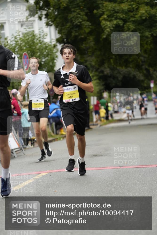 30.08.2026 - Blankeneser Heldenlauf Patografie http://msf.ph/oto/10094417 30.08.2026 09:39:19 Ziel 1162, 1745, 1781, 3507, 3523, 3709 meine-sportfotos.de
