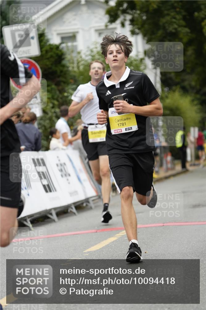 30.08.2026 - Blankeneser Heldenlauf Patografie http://msf.ph/oto/10094418 30.08.2026 09:39:20 Ziel 1162, 1745, 1781, 3507, 3709 meine-sportfotos.de