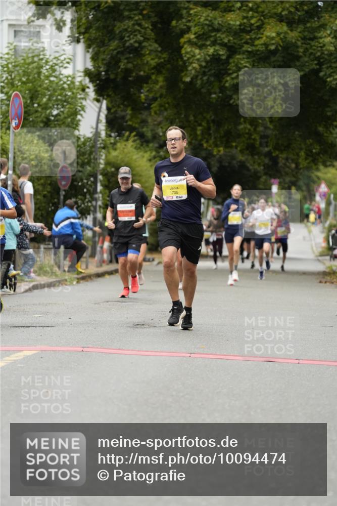 30.08.2026 - Blankeneser Heldenlauf Patografie http://msf.ph/oto/10094474 30.08.2026 09:41:01 Ziel 1320, 1618, 1705, 1706, 1707, 1740, 3715 meine-sportfotos.de