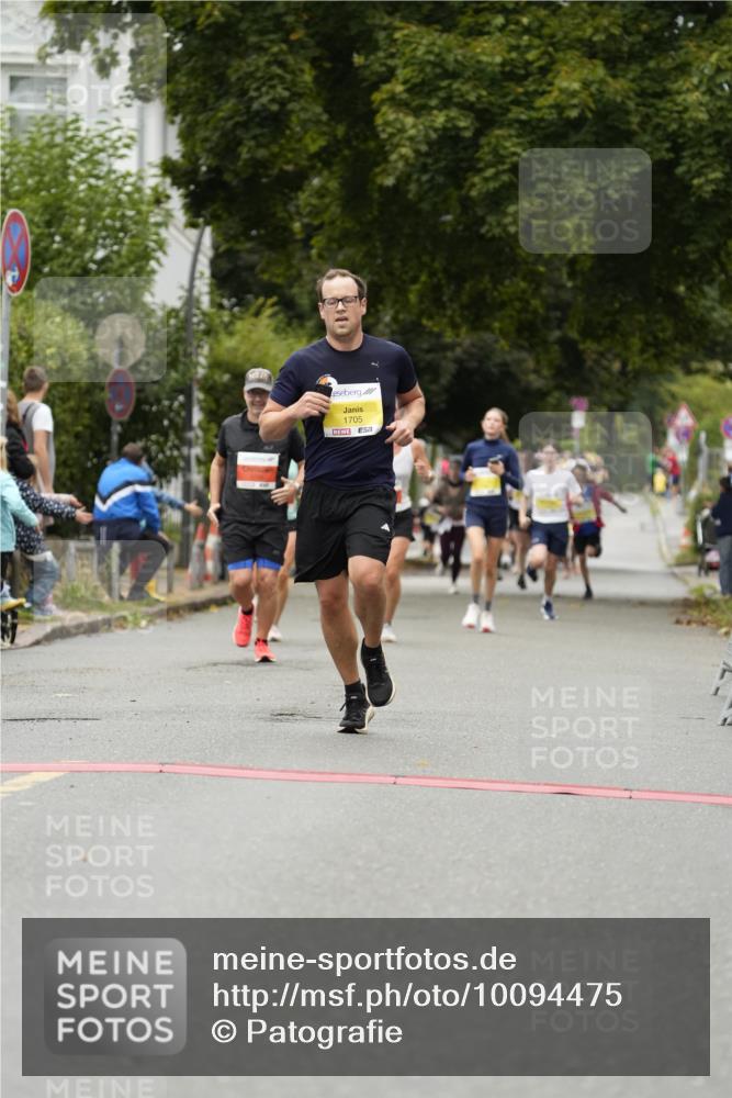 30.08.2026 - Blankeneser Heldenlauf Patografie http://msf.ph/oto/10094475 30.08.2026 09:41:01 Ziel 1320, 1618, 1705, 1706, 1707, 1740, 3715 meine-sportfotos.de