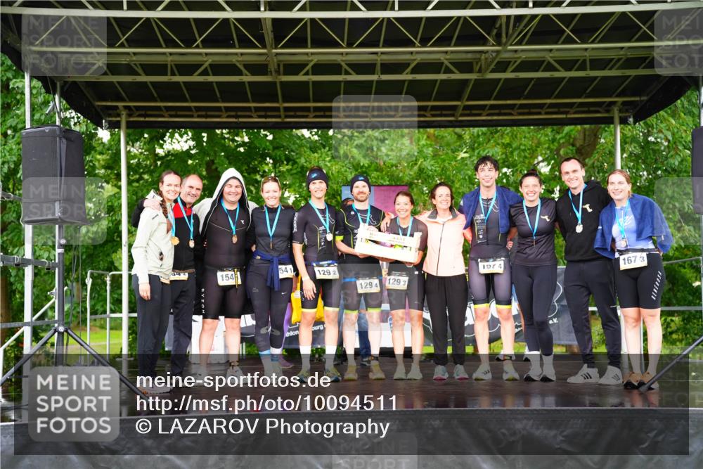30.08.2026 - Elbe Triathlon Hamburg LAZAROV Photography http://msf.ph/oto/10094511 30.08.2026 16:17:02 Siegerehrung 54, 541, 129, 2, 154, 129, 4, 129, 3, 107, 4, 1673 meine-sportfotos.de