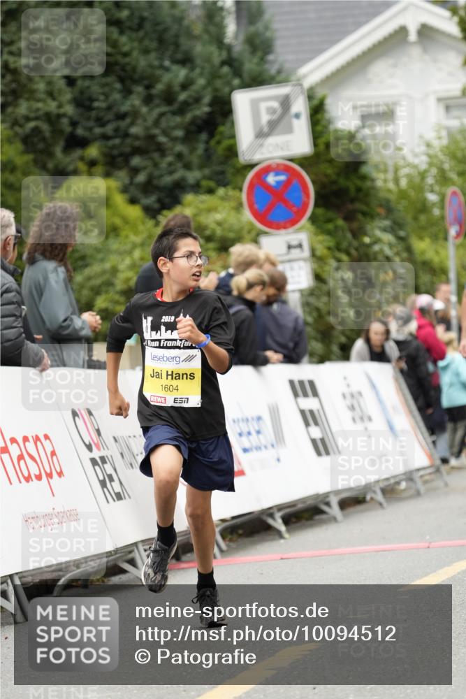 30.08.2026 - Blankeneser Heldenlauf Patografie http://msf.ph/oto/10094512 30.08.2026 09:41:26 Ziel 1331, 1368, 1369, 1421, 1523, 1531, 1604, 3501 meine-sportfotos.de