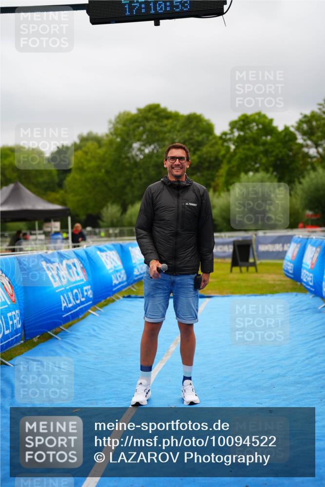 30.08.2026 - Elbe Triathlon Hamburg LAZAROV Photography http://msf.ph/oto/10094522 30.08.2026 17:10:52 Siegerehrung 17, 10, 53 meine-sportfotos.de