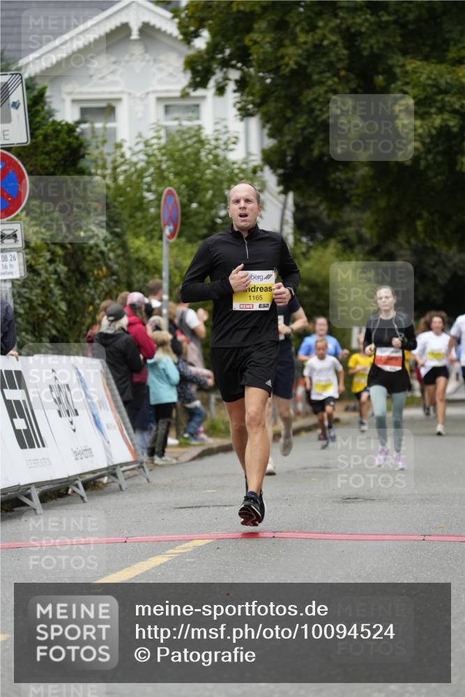 30.08.2026 - Blankeneser Heldenlauf Patografie http://msf.ph/oto/10094524 30.08.2026 09:41:38 Ziel 1105, 1165, 3678, 3680 meine-sportfotos.de