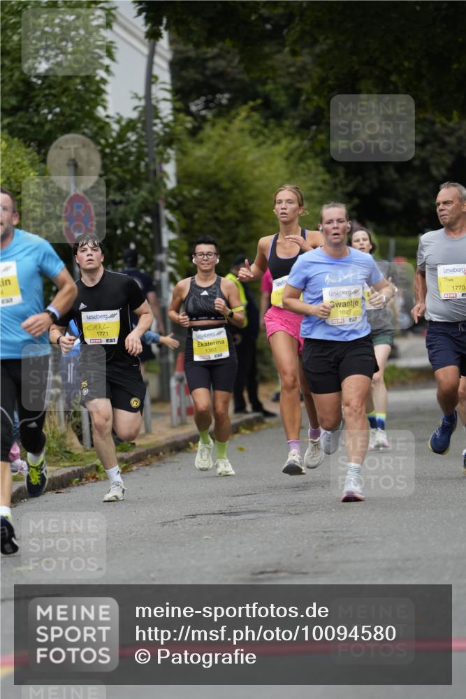 30.08.2026 - Blankeneser Heldenlauf Patografie http://msf.ph/oto/10094580 30.08.2026 09:42:44 Ziel 1027, 1084, 1219, 1631, 1632, 1652, 1653, 1770, 1771, 1772 meine-sportfotos.de