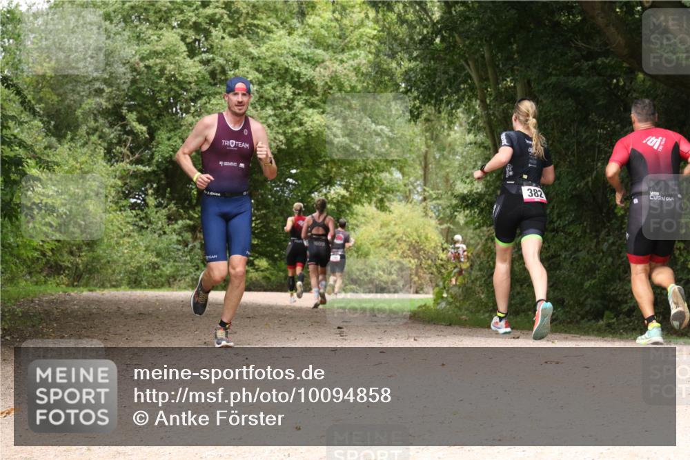 30.08.2026 - Elbe Triathlon Hamburg Antke Förster http://msf.ph/oto/10094858 30.08.2026 09:49:51 Laufen 16, 0, 382 meine-sportfotos.de