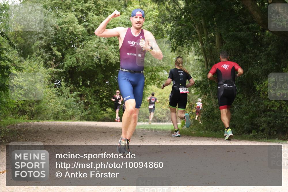 30.08.2026 - Elbe Triathlon Hamburg Antke Förster http://msf.ph/oto/10094860 30.08.2026 09:49:52 Laufen 382 meine-sportfotos.de