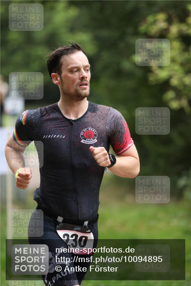 30.08.2026 - Elbe Triathlon Hamburg Antke Förster http://msf.ph/oto/10094895 30.08.2026 09:33:56 Laufen 230, 1910 meine-sportfotos.de