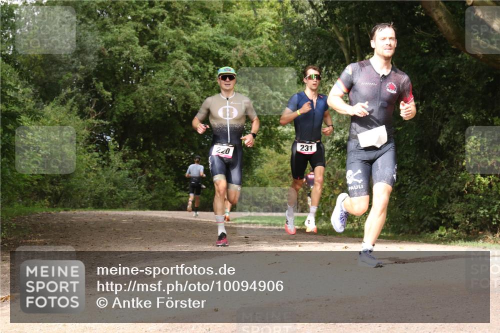 30.08.2026 - Elbe Triathlon Hamburg Antke Förster http://msf.ph/oto/10094906 30.08.2026 09:52:19 Laufen 220, 231 meine-sportfotos.de