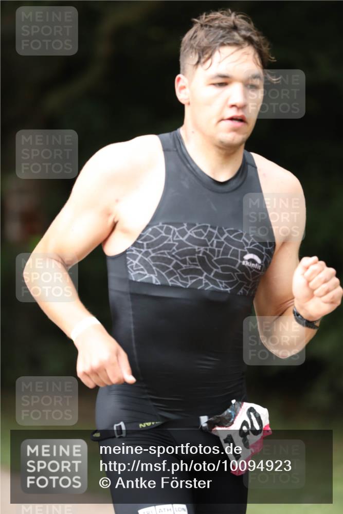 30.08.2026 - Elbe Triathlon Hamburg Antke Förster http://msf.ph/oto/10094923 30.08.2026 09:37:46 Laufen 1, 80 meine-sportfotos.de