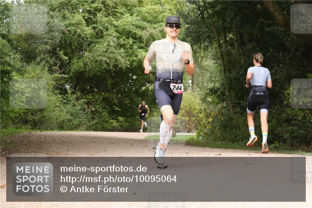 30.08.2026 - Elbe Triathlon Hamburg Antke Förster http://msf.ph/oto/10095064 30.08.2026 09:56:29 Laufen 244 meine-sportfotos.de
