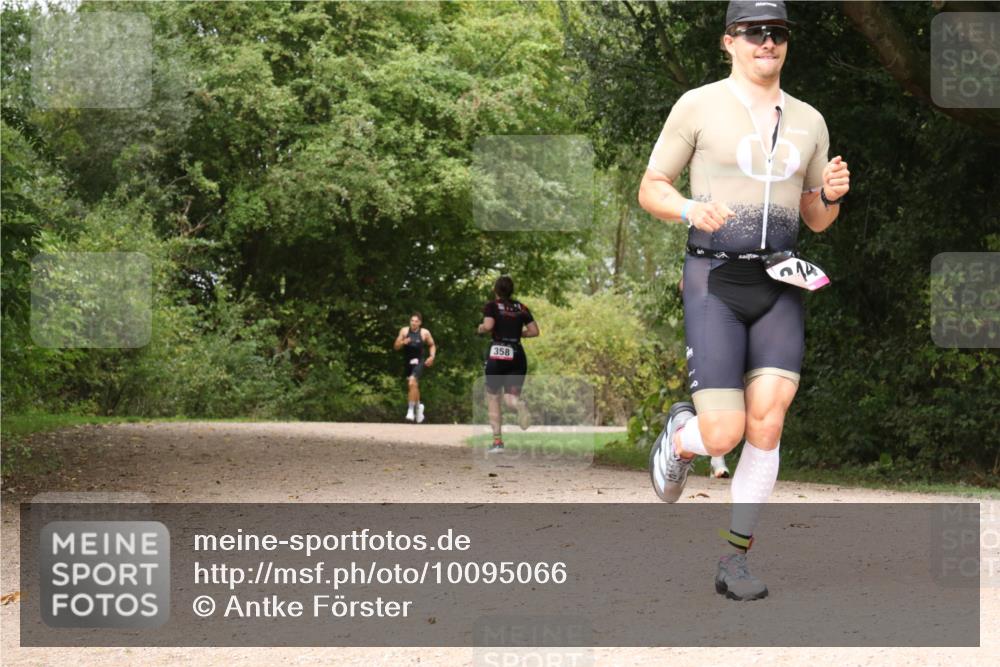 30.08.2026 - Elbe Triathlon Hamburg Antke Förster http://msf.ph/oto/10095066 30.08.2026 09:56:30 Laufen 358, 14 meine-sportfotos.de
