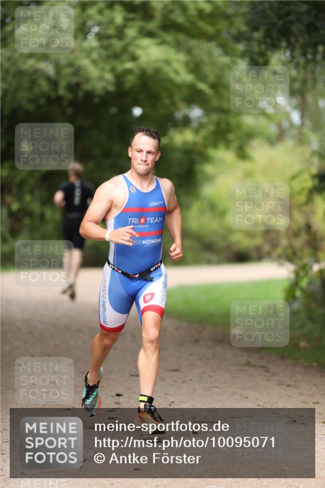 30.08.2026 - Elbe Triathlon Hamburg Antke Förster http://msf.ph/oto/10095071 30.08.2026 09:45:25 Laufen  meine-sportfotos.de