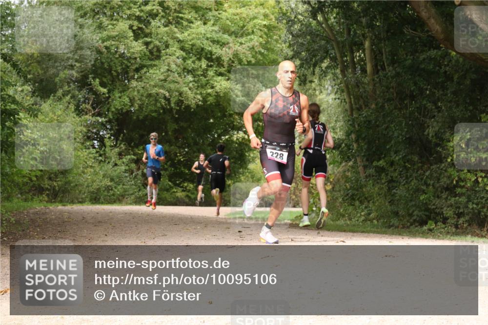 30.08.2026 - Elbe Triathlon Hamburg Antke Förster http://msf.ph/oto/10095106 30.08.2026 09:57:15 Laufen 228 meine-sportfotos.de