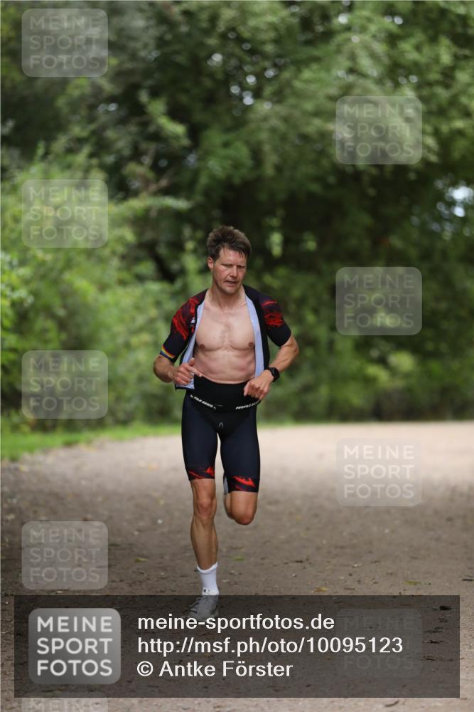 30.08.2026 - Elbe Triathlon Hamburg Antke Förster http://msf.ph/oto/10095123 30.08.2026 09:48:26 Laufen  meine-sportfotos.de