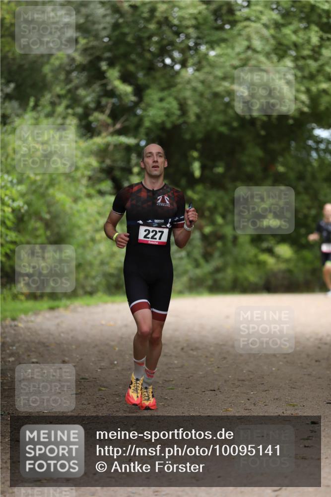 30.08.2026 - Elbe Triathlon Hamburg Antke Förster http://msf.ph/oto/10095141 30.08.2026 09:49:27 Laufen 227 meine-sportfotos.de