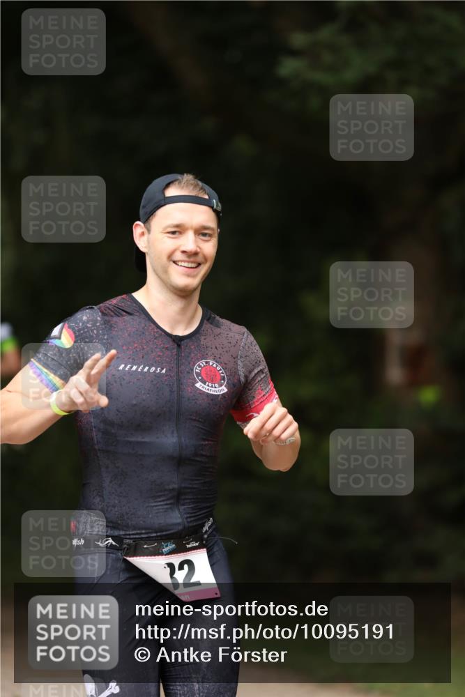 30.08.2026 - Elbe Triathlon Hamburg Antke Förster http://msf.ph/oto/10095191 30.08.2026 09:50:50 Laufen 1910, 32 meine-sportfotos.de