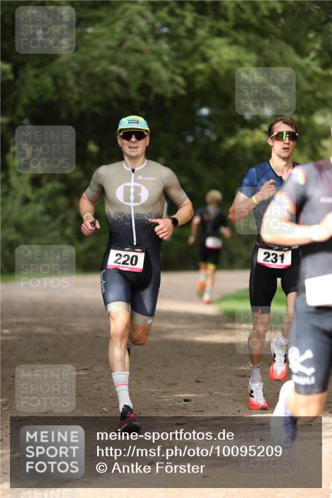 30.08.2026 - Elbe Triathlon Hamburg Antke Förster http://msf.ph/oto/10095209 30.08.2026 09:52:19 Laufen 220, 231 meine-sportfotos.de
