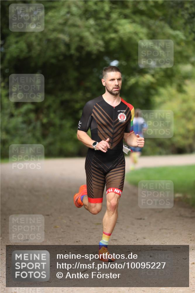 30.08.2026 - Elbe Triathlon Hamburg Antke Förster http://msf.ph/oto/10095227 30.08.2026 09:52:41 Laufen 910 meine-sportfotos.de