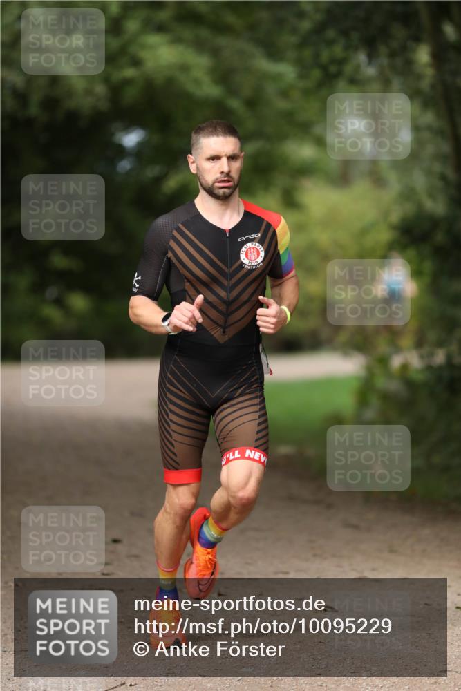 30.08.2026 - Elbe Triathlon Hamburg Antke Förster http://msf.ph/oto/10095229 30.08.2026 09:52:42 Laufen 1910 meine-sportfotos.de