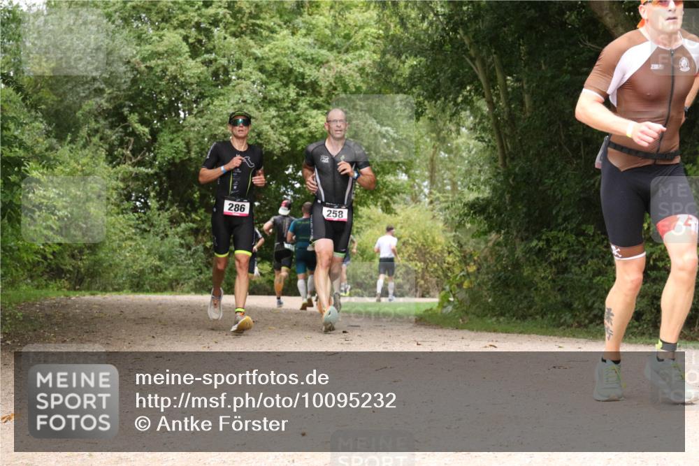 30.08.2026 - Elbe Triathlon Hamburg Antke Förster http://msf.ph/oto/10095232 30.08.2026 10:01:26 Laufen 258, 286 meine-sportfotos.de