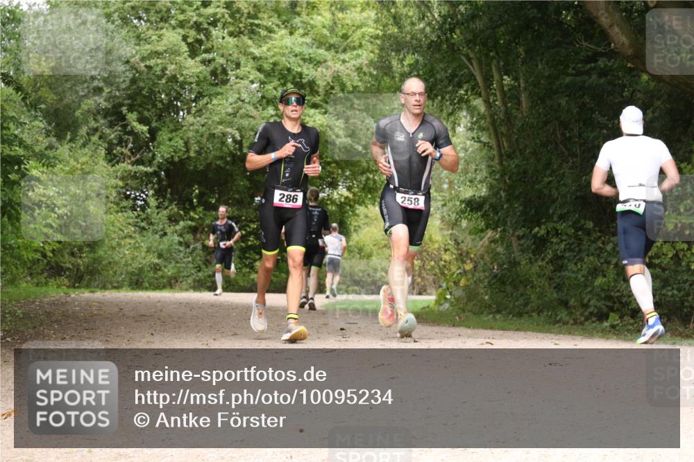 30.08.2026 - Elbe Triathlon Hamburg Antke Förster http://msf.ph/oto/10095234 30.08.2026 10:01:26 Laufen 258, 286 meine-sportfotos.de