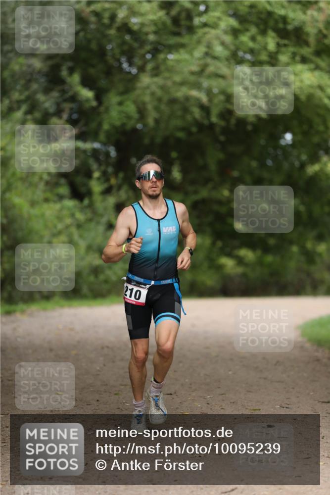 30.08.2026 - Elbe Triathlon Hamburg Antke Förster http://msf.ph/oto/10095239 30.08.2026 09:52:55 Laufen 210 meine-sportfotos.de