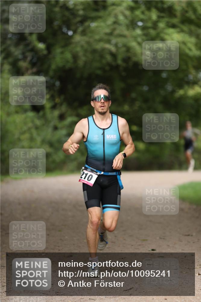 30.08.2026 - Elbe Triathlon Hamburg Antke Förster http://msf.ph/oto/10095241 30.08.2026 09:52:56 Laufen 210 meine-sportfotos.de