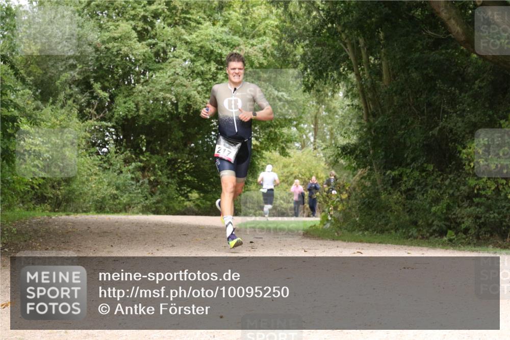 30.08.2026 - Elbe Triathlon Hamburg Antke Förster http://msf.ph/oto/10095250 30.08.2026 10:01:35 Laufen 217 meine-sportfotos.de