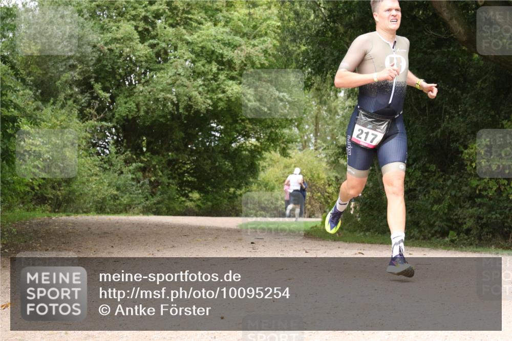 30.08.2026 - Elbe Triathlon Hamburg Antke Förster http://msf.ph/oto/10095254 30.08.2026 10:01:37 Laufen 217 meine-sportfotos.de