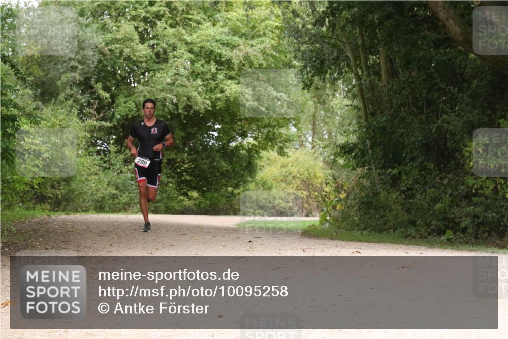 30.08.2026 - Elbe Triathlon Hamburg Antke Förster http://msf.ph/oto/10095258 30.08.2026 10:02:10 Laufen 280 meine-sportfotos.de