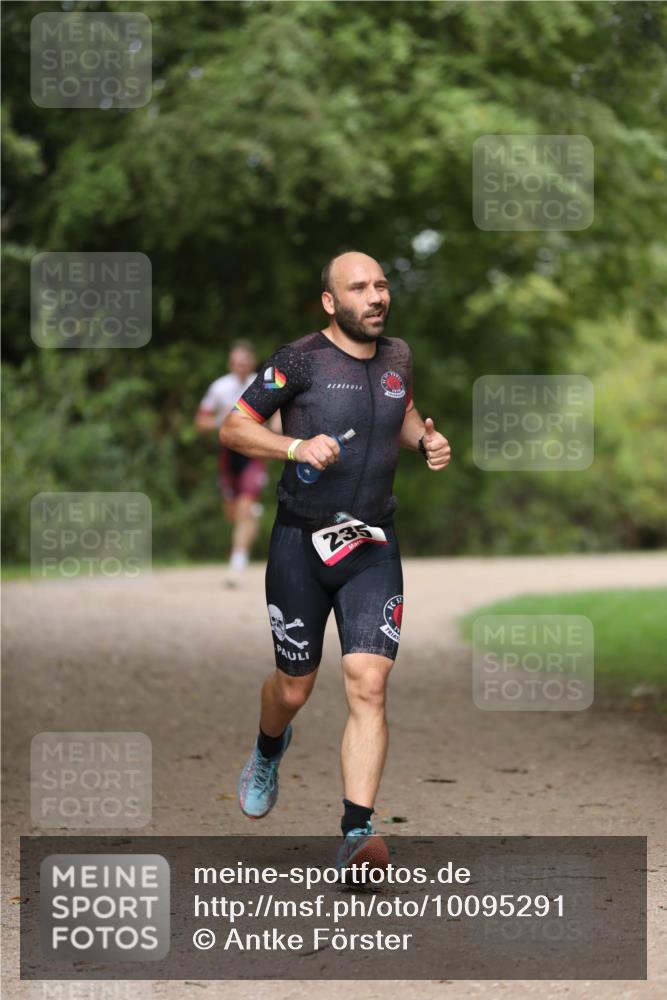 30.08.2026 - Elbe Triathlon Hamburg Antke Förster http://msf.ph/oto/10095291 30.08.2026 09:54:50 Laufen 235 meine-sportfotos.de