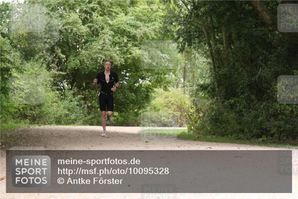 30.08.2026 - Elbe Triathlon Hamburg Antke Förster http://msf.ph/oto/10095328 30.08.2026 10:04:01 Laufen 95 meine-sportfotos.de