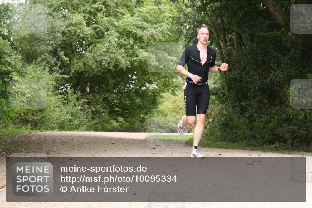 30.08.2026 - Elbe Triathlon Hamburg Antke Förster http://msf.ph/oto/10095334 30.08.2026 10:04:03 Laufen  meine-sportfotos.de