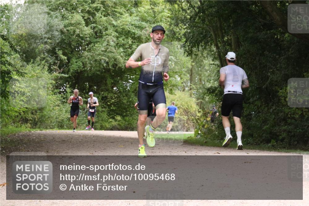 30.08.2026 - Elbe Triathlon Hamburg Antke Förster http://msf.ph/oto/10095468 30.08.2026 10:06:35 Laufen  meine-sportfotos.de