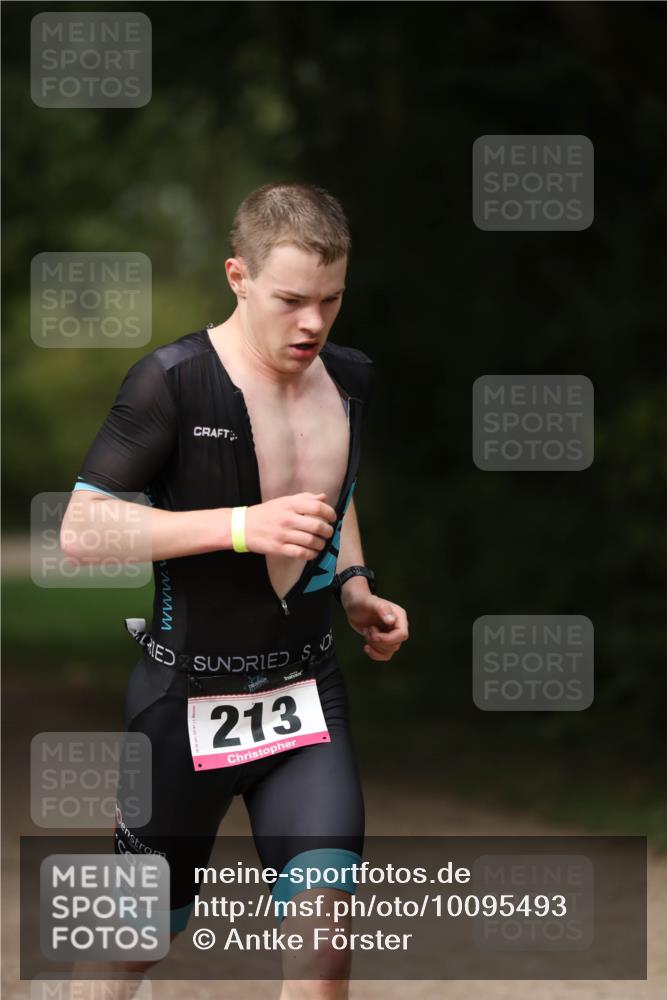 30.08.2026 - Elbe Triathlon Hamburg Antke Förster http://msf.ph/oto/10095493 30.08.2026 10:00:16 Laufen 213 meine-sportfotos.de