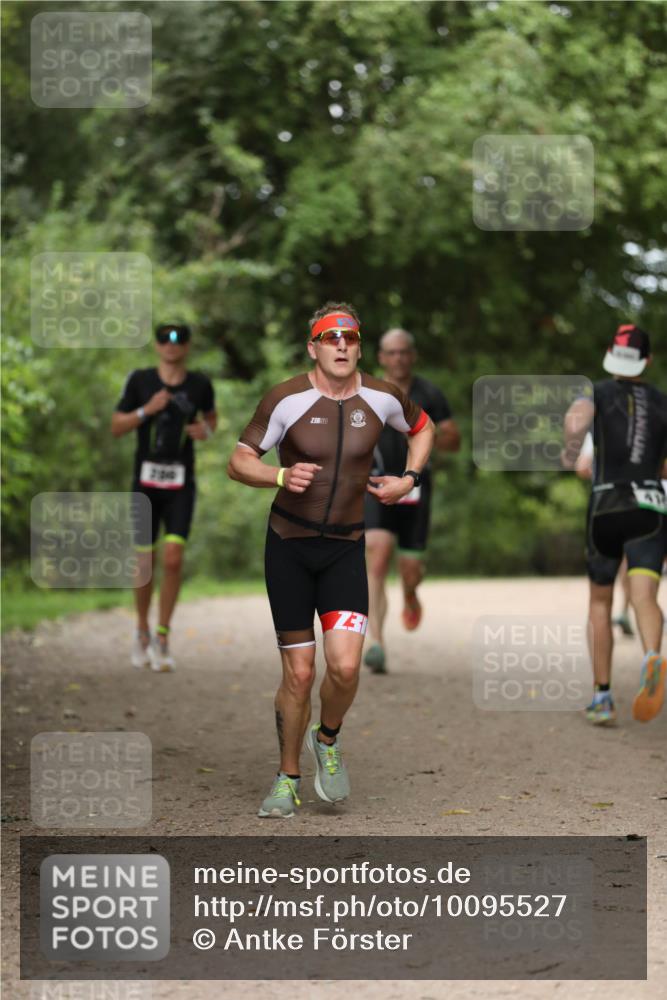 30.08.2026 - Elbe Triathlon Hamburg Antke Förster http://msf.ph/oto/10095527 30.08.2026 10:01:24 Laufen 21010 meine-sportfotos.de