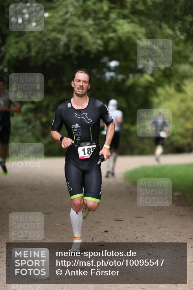 30.08.2026 - Elbe Triathlon Hamburg Antke Förster http://msf.ph/oto/10095547 30.08.2026 10:01:33 Laufen 185 meine-sportfotos.de